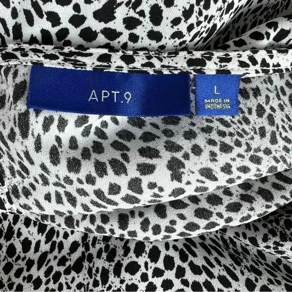 Black White Women’s Animal Print Bell Sleeve Blouse - Picture 8 of 12